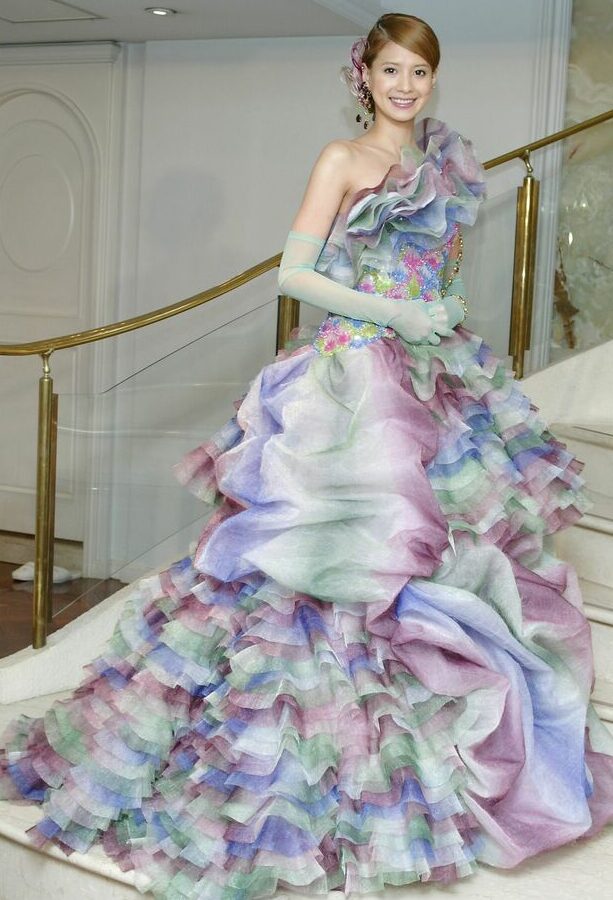 吉川ひなのさん